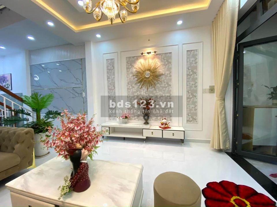 Bán nhà mới hoàn thiện, giấy tờ đầy đủ, 40m2, chính chủ, shr