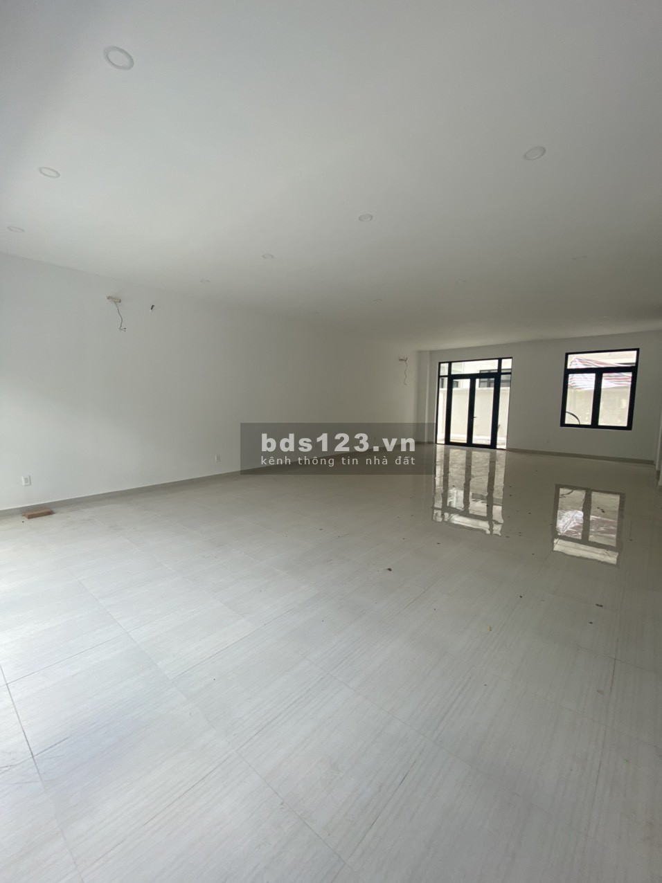Cho thuê mặt bằng kinh doanh 162m2 hoàn thiện giá 20triệu tại Vinhomes