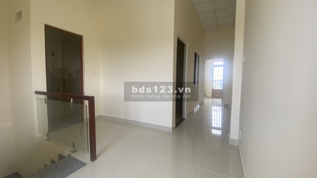 Bán nhà chính chủ 2 MT, 1 trệt 1 lầu, hẻm xe hơi