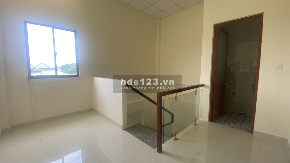 Bán nhà chính chủ 2 MT, 1 trệt 1 lầu, hẻm xe hơi