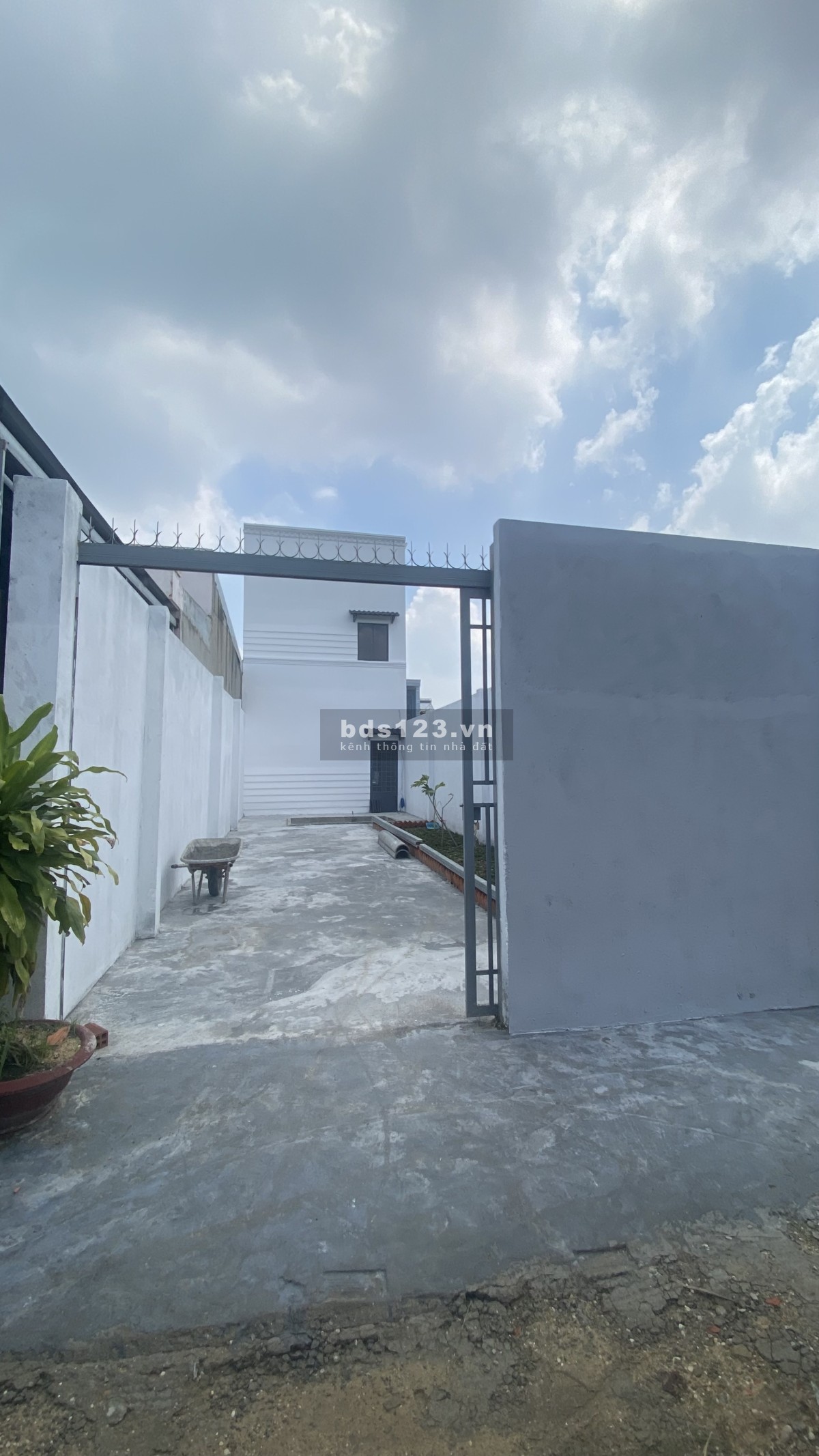 Bán nhà chính chủ 2 MT, 1 trệt 1 lầu, hẻm xe hơi