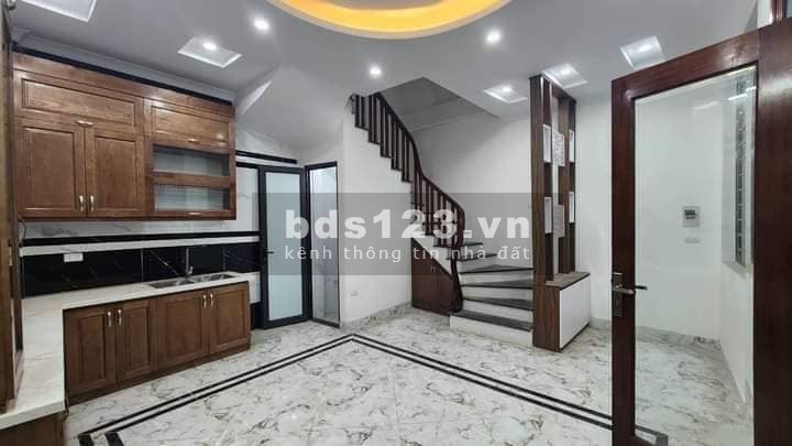 Bán nhà Thịnh Quang, Đống Đa 42m, 5 tầng, mt 5m, giá 4.3 tỷ.