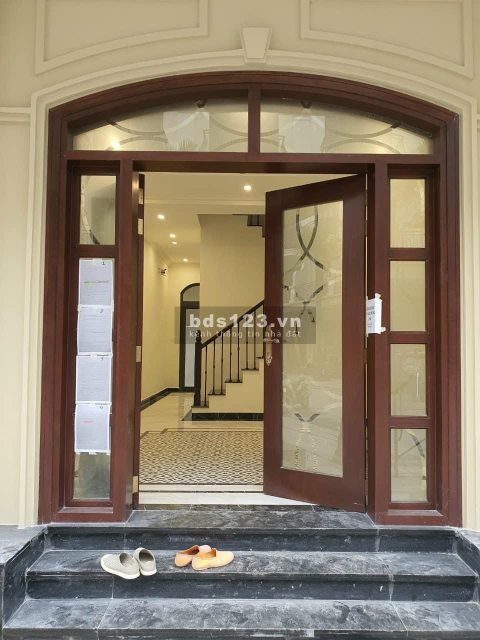 Siêu Hót: Bán Gấp Chà Là đã hoàn thiện 5 tầng giá 5,8 tỷ bao phí, gần ngã tư, hơi chếch vườn hoa