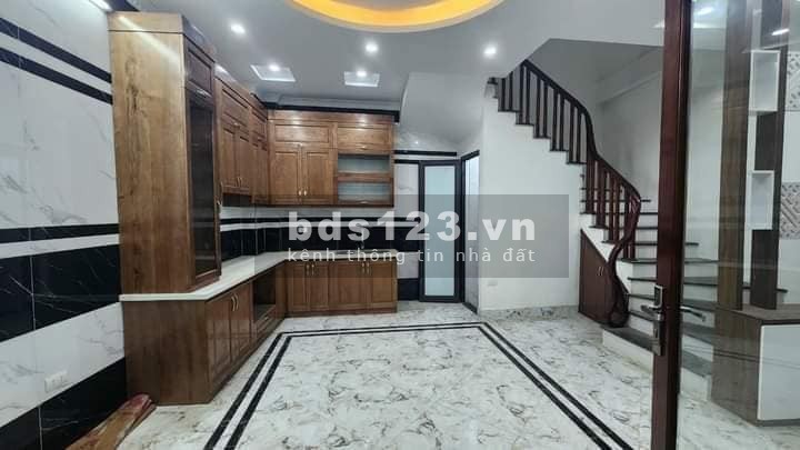 Bán nhà Thịnh Quang, Đống Đa 42m, 5 tầng, mt 5m, giá 4.3 tỷ.