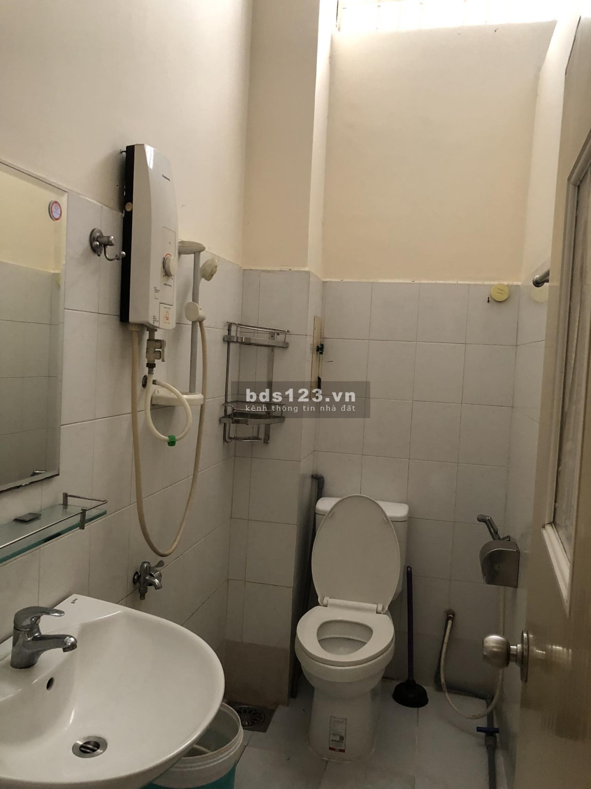 Cần cho thuê nhà hẻm 392 Cao Thắng Quận 10, ( Đối Diện hồ Kỳ Hòa )