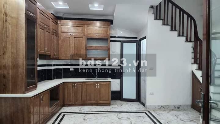 Bán nhà Thịnh Quang, Đống Đa 42m, 5 tầng, mt 5m, giá 4.3 tỷ.