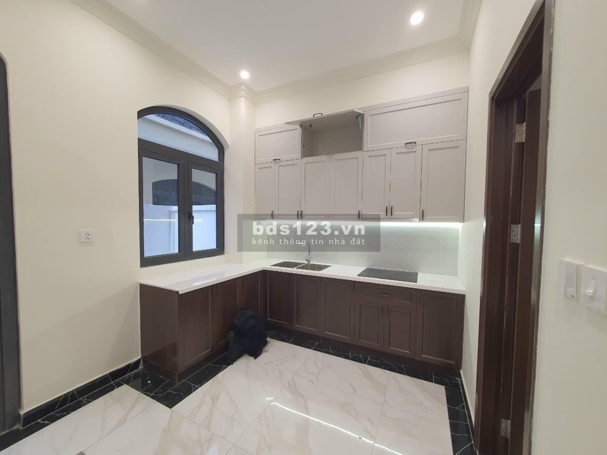 Siêu Hót: Bán Gấp Chà Là đã hoàn thiện 5 tầng giá 5,8 tỷ bao phí, gần ngã tư, hơi chếch vườn hoa