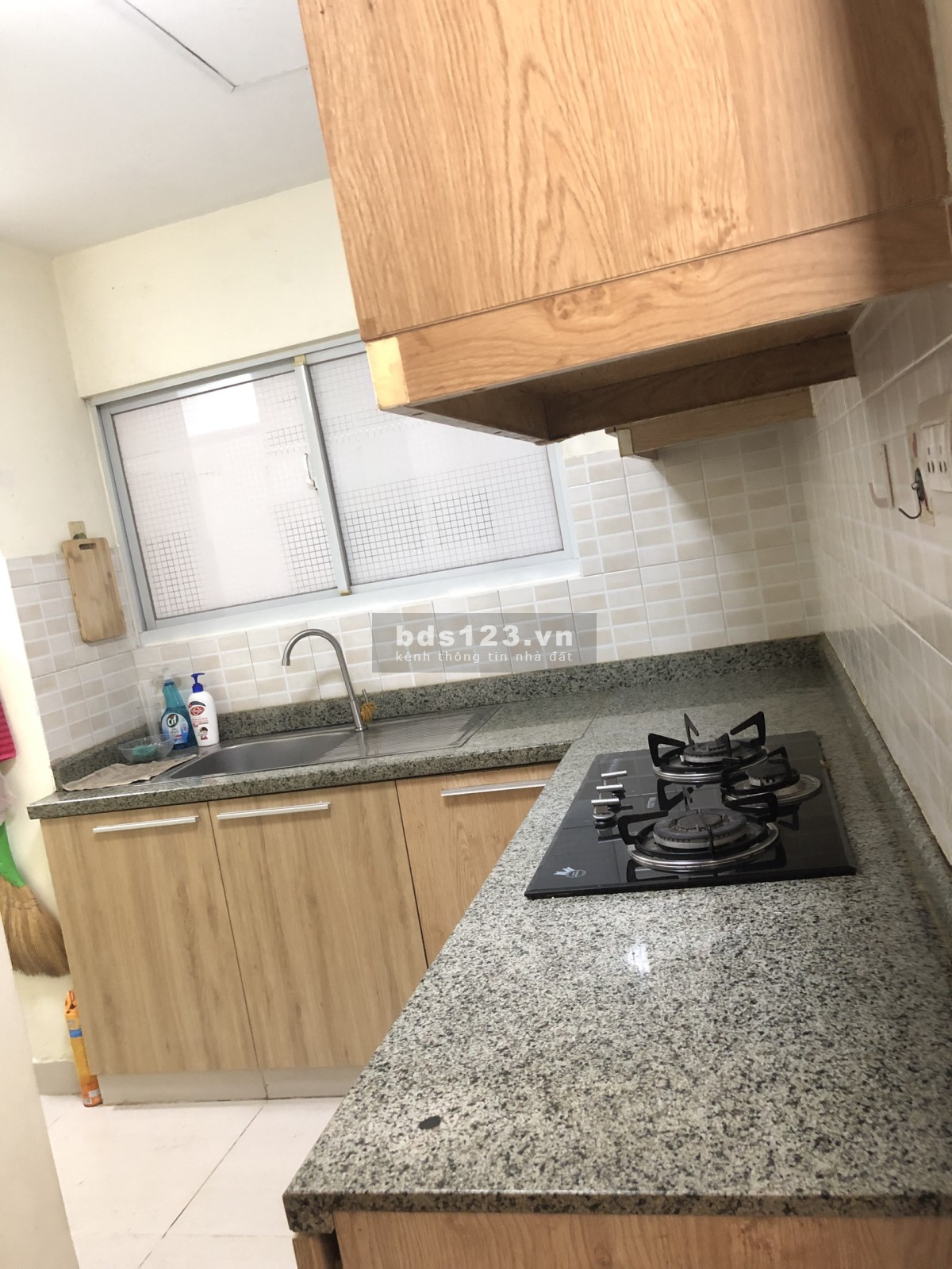 Cần cho thuê gấp căn hộ Tản Đà, ( 86 Tản đà ), Quận 5, Dt : 78 m2, 2PN, 2WC, Giá : 13 tr/th