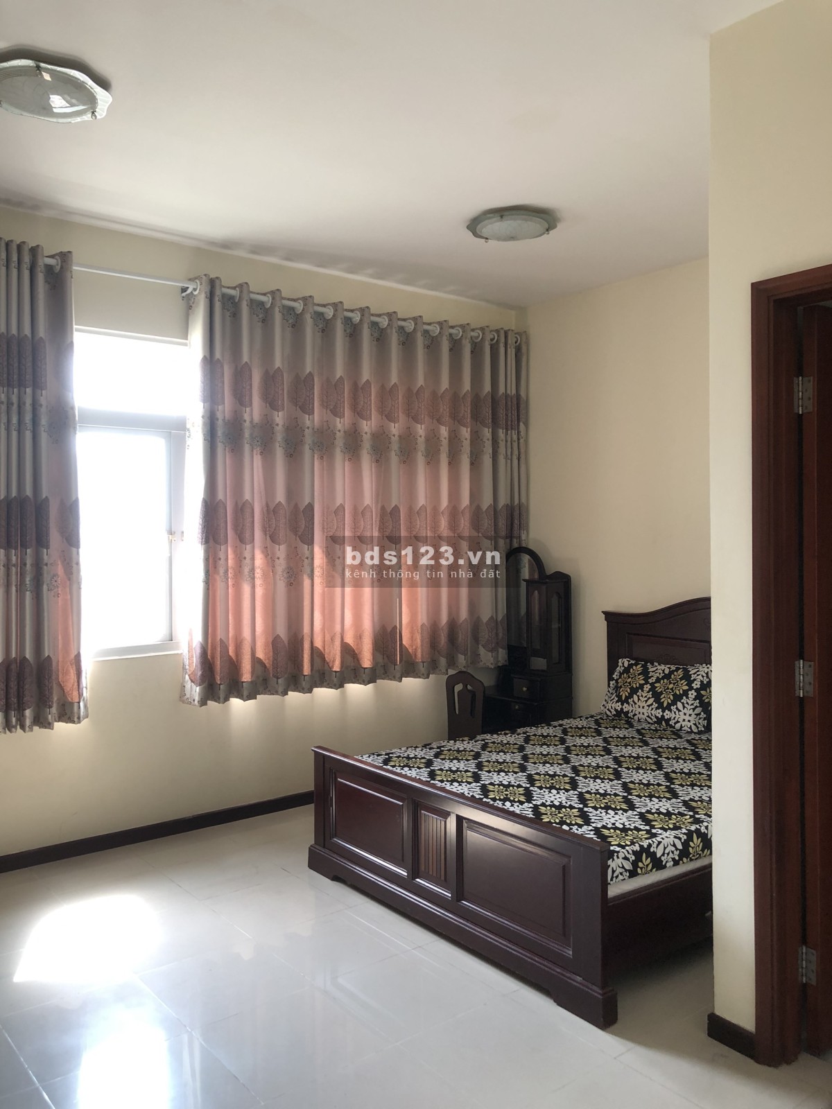 Cần cho thuê gấp căn hộ Tản Đà, ( 86 Tản đà ), Quận 5, Dt : 78 m2, 2PN, 2WC, Giá : 13 tr/th