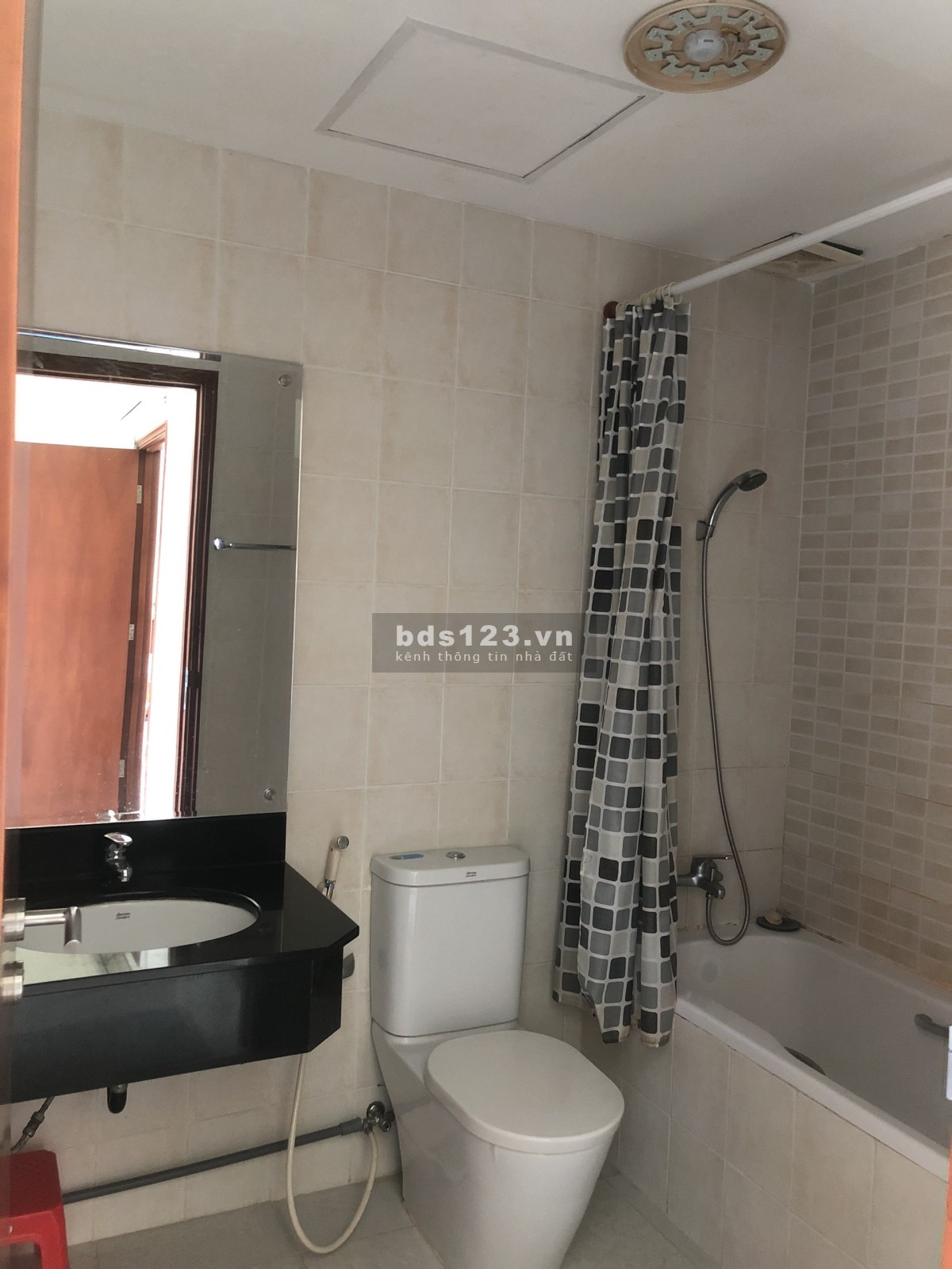 Cần cho thuê gấp căn hộ Tản Đà, ( 86 Tản đà ), Quận 5, Dt : 78 m2, 2PN, 2WC, Giá : 13 tr/th