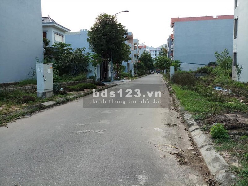 Chủ cần bán lô đất sổ riêng 80m2 đường Nguyễn Văn Linh, H. Bình Chánh, gần UBND. LH 0909 856 907