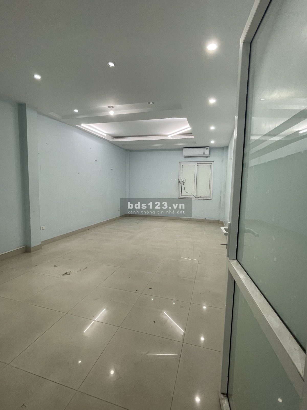 Chính chủ cho thuê văn phòng 110M2 Hoàng Văn Thái