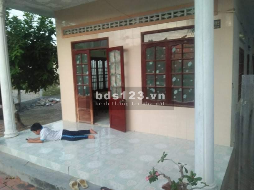 Cần bán đất (tặng kèm nhà) sổ hồng riêng, tại Khu phố 2, Liên Hương