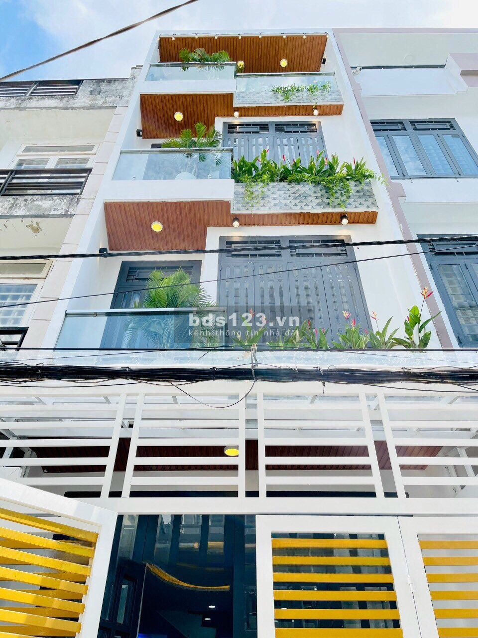 Nhà HXH Gò Vấp Đường 51 P.14 5ty7 TL nhà đẹp nhất khu vực GV nội thất đầy đủ.