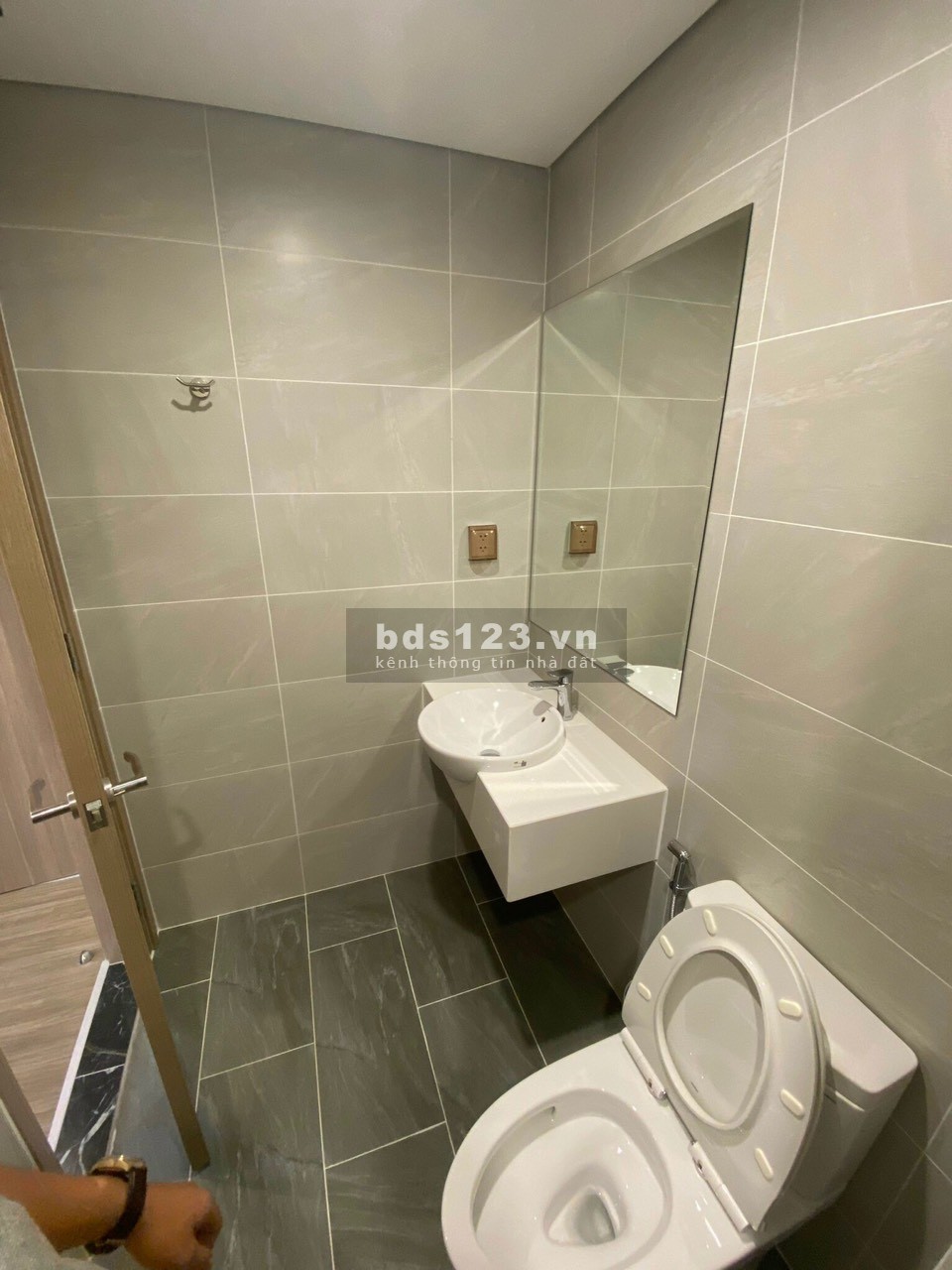 Chính chủ cần bán gấp căn hộ 1PN+ 47M2 Origami Vinhomes Grand Park quận 9 ngộp giá chỉ 1ty8 full NT