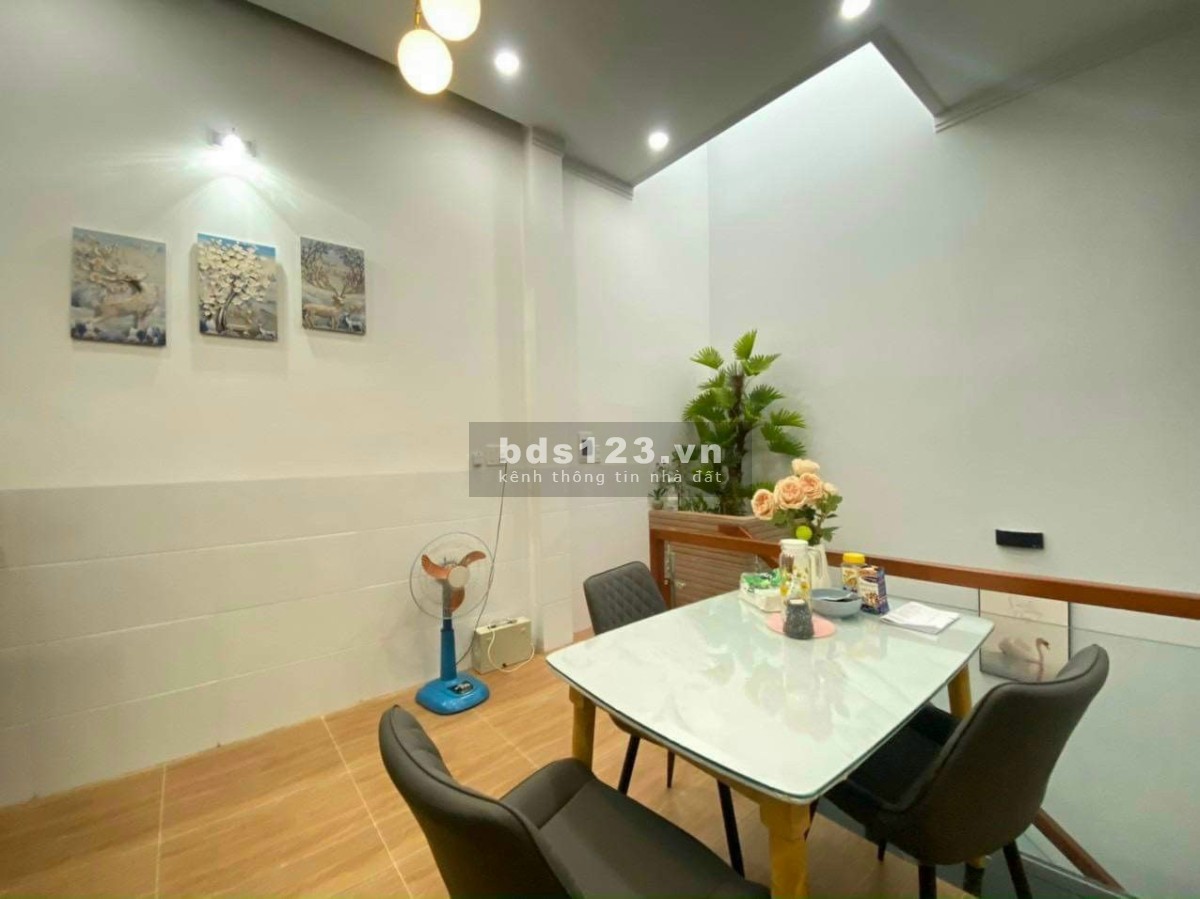 Bán nhà lầu siêu sang gần hồ bơi Phương Nam, đường nhựa 6m thông chỉ 3ty890