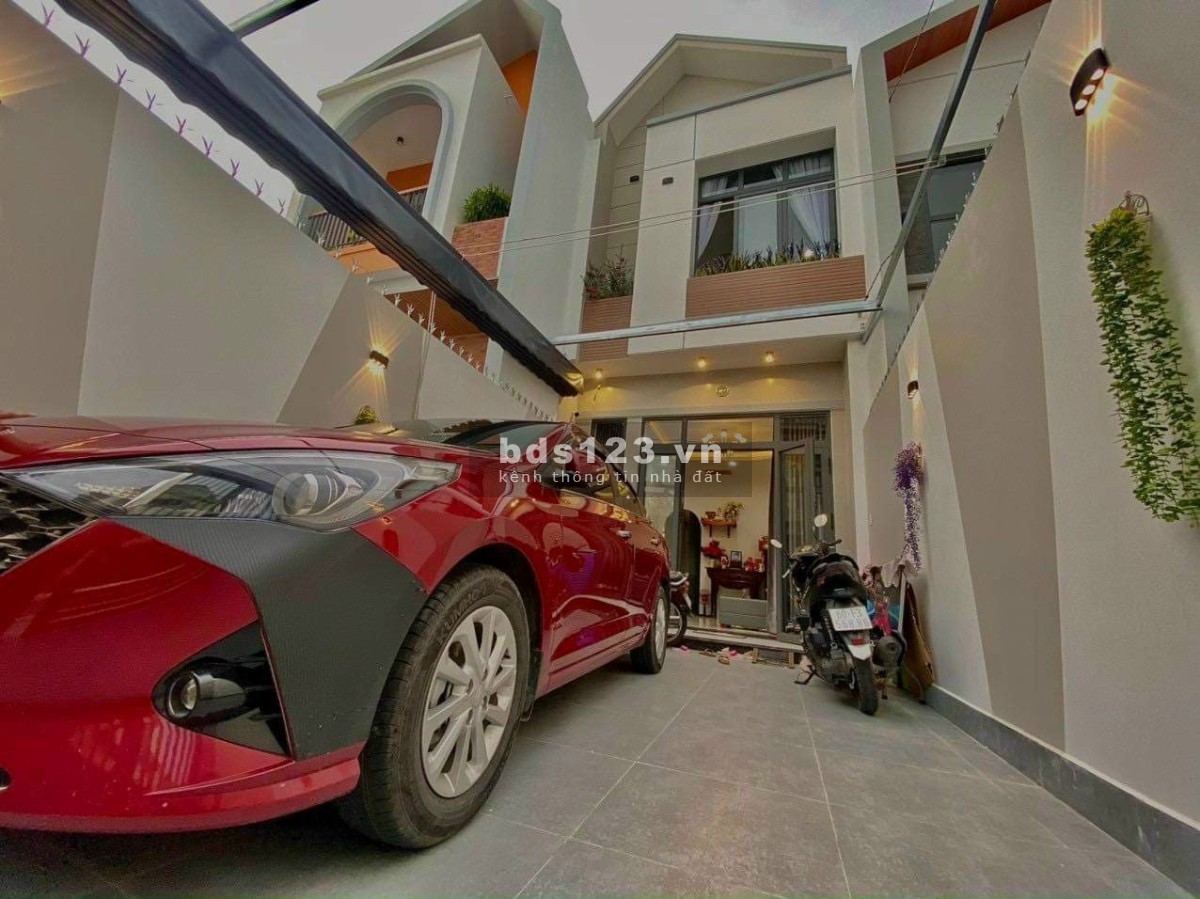 Bán nhà lầu siêu sang gần hồ bơi Phương Nam, đường nhựa 6m thông chỉ 3ty890