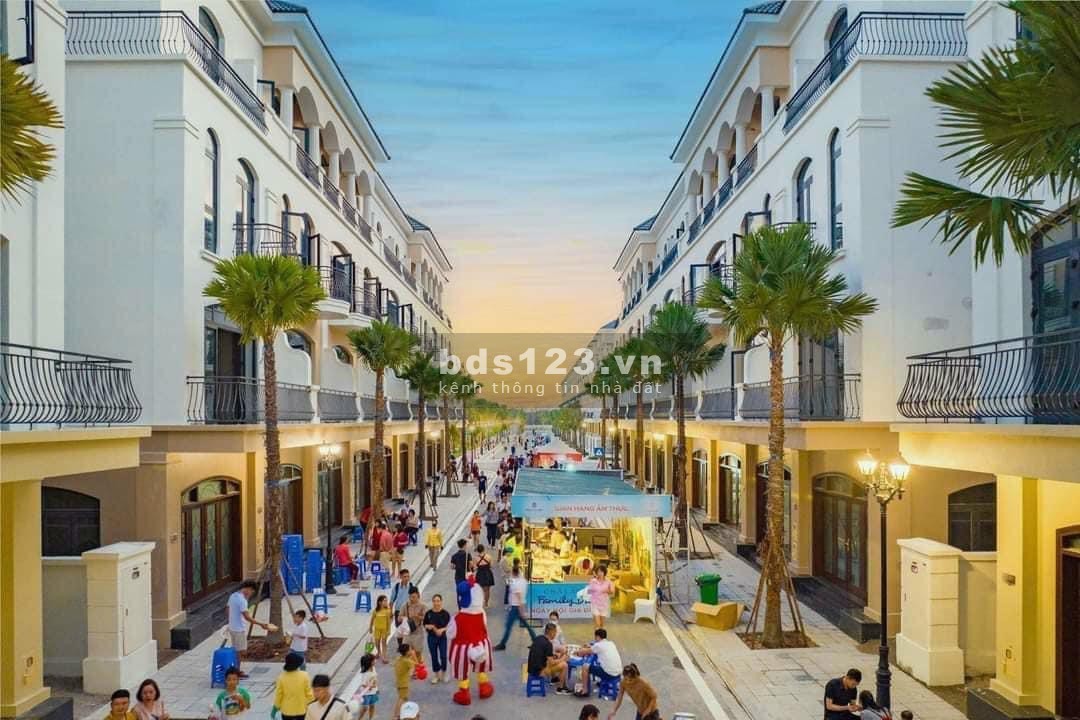 Bán Gấp Chà Là 64m2 giá 6,2 tỷ bao phí, cửa ngõ trục đường chính Vinhomes Ocean Park2- The Empire