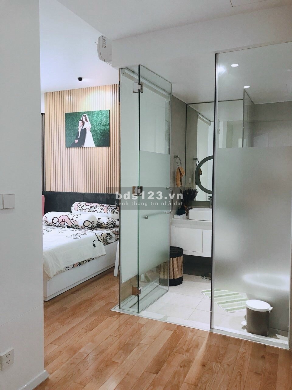 Bán gấp căn hộ Hùng Vương Plaza 120m2 3PN 2ty330 nội thất cao cấp + có suất ô tô LH A Lâm