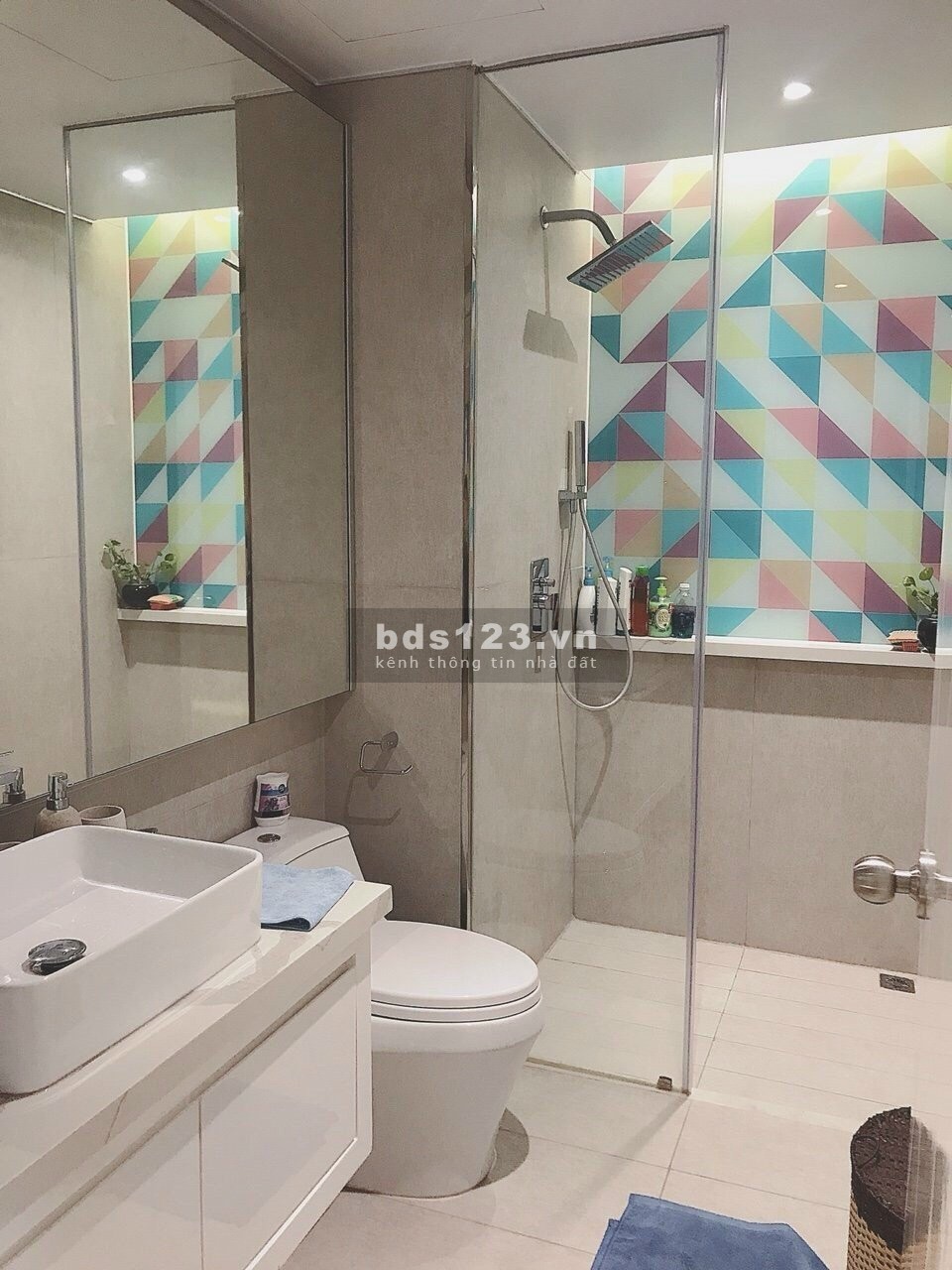 Bán gấp căn hộ Hùng Vương Plaza 120m2 3PN 2ty330 nội thất cao cấp + có suất ô tô LH A Lâm