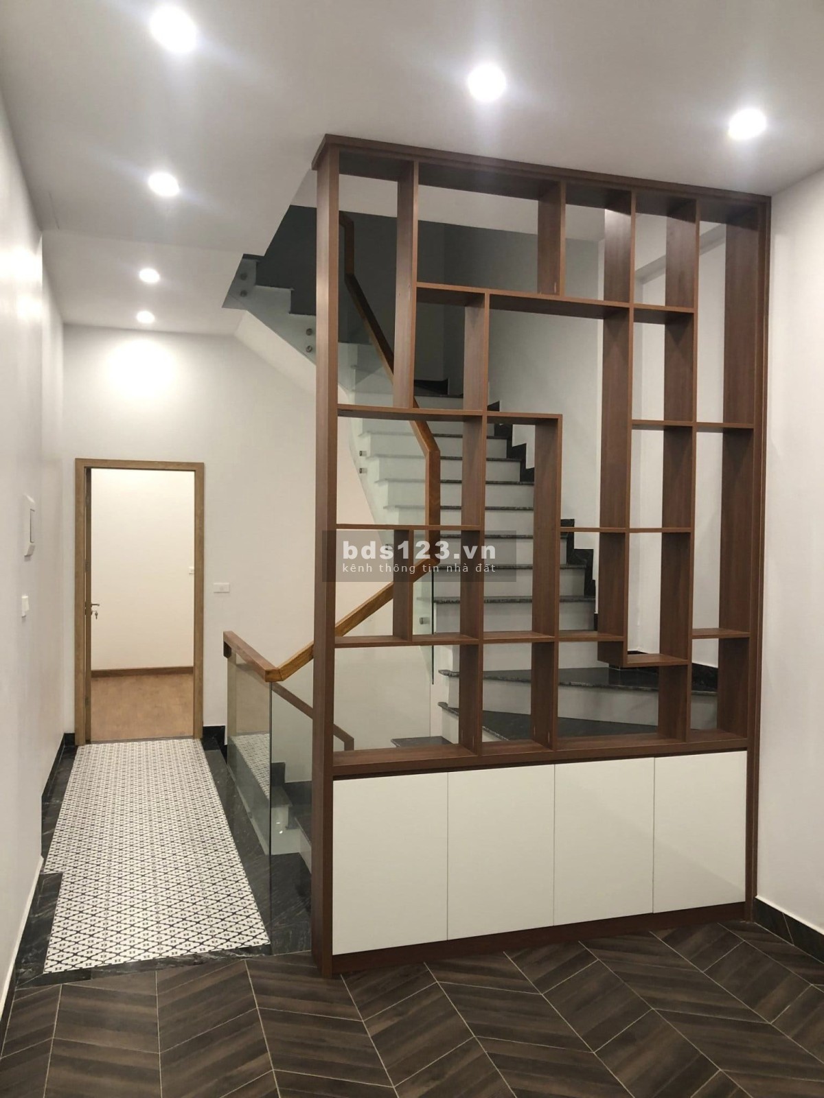 Bán nhà đường Ngọc Thụy, Long Biên 46m2x5T gara ô tô, phân lô, ô tô tránh 6,5 tỷ