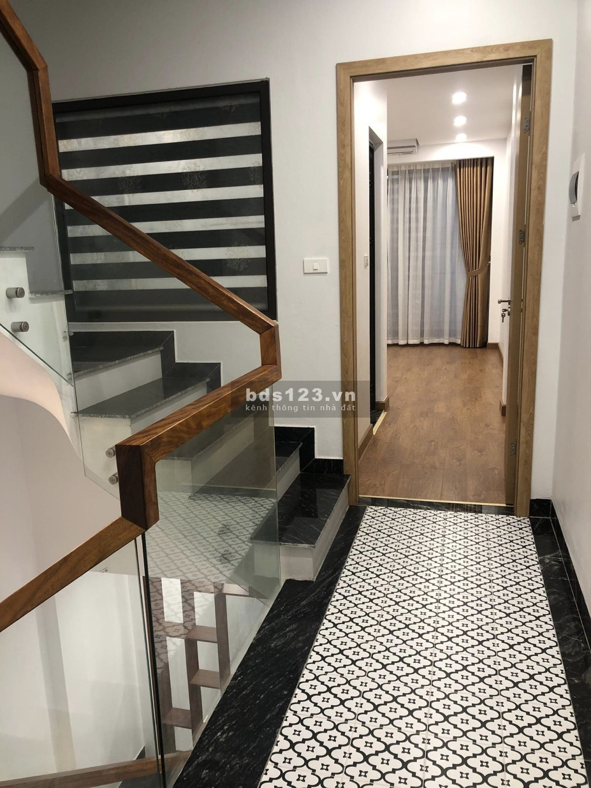 Bán nhà đường Ngọc Thụy, Long Biên 46m2x5T gara ô tô, phân lô, ô tô tránh 6,5 tỷ