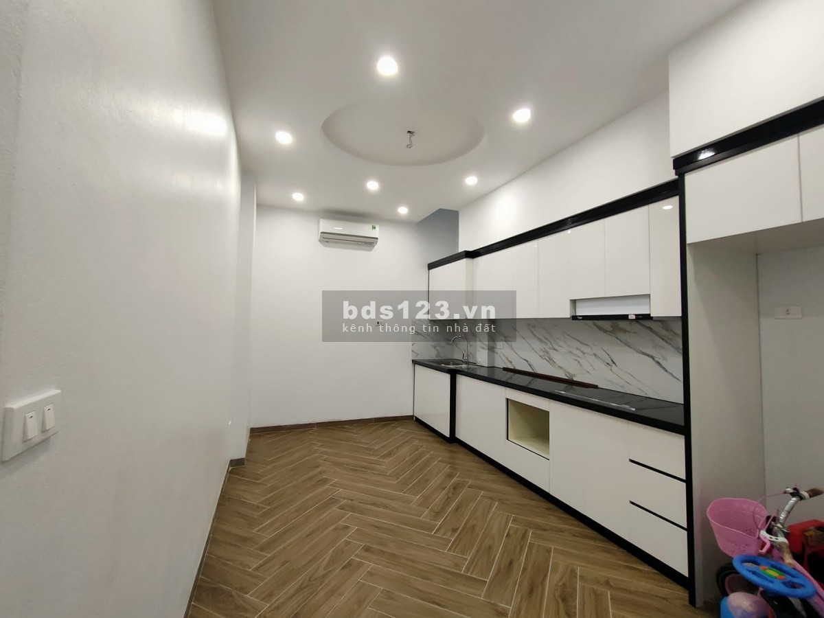 Bán nhà đường Ngọc Thụy, Long Biên 46m2x5T gara ô tô, phân lô, ô tô tránh 6,5 tỷ