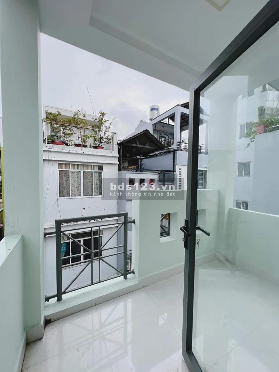 Bán nhà hàng vip Nguyễn Thiện Thuật 5.9 tỷ phường 3, quận 3. 3 lầu mới đẹp