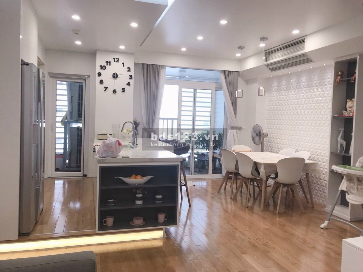 Bán gấp căn hộ Hùng Vương Plaza 120m2 3PN 2ty330 nội thất cao cấp + có suất ô tô LH A Lâm