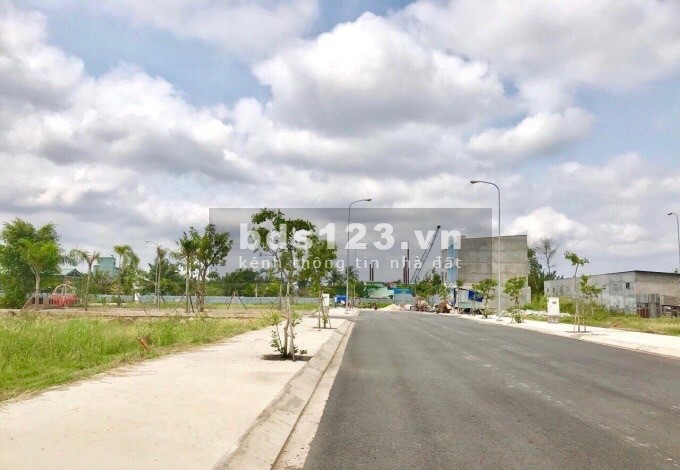 Cần tiền bán 2 lô đất Nguyễn Lương Bằng Q7, DT 80m2, 2ty6, gần trường học, sổ riêng. LH 0909 856 907