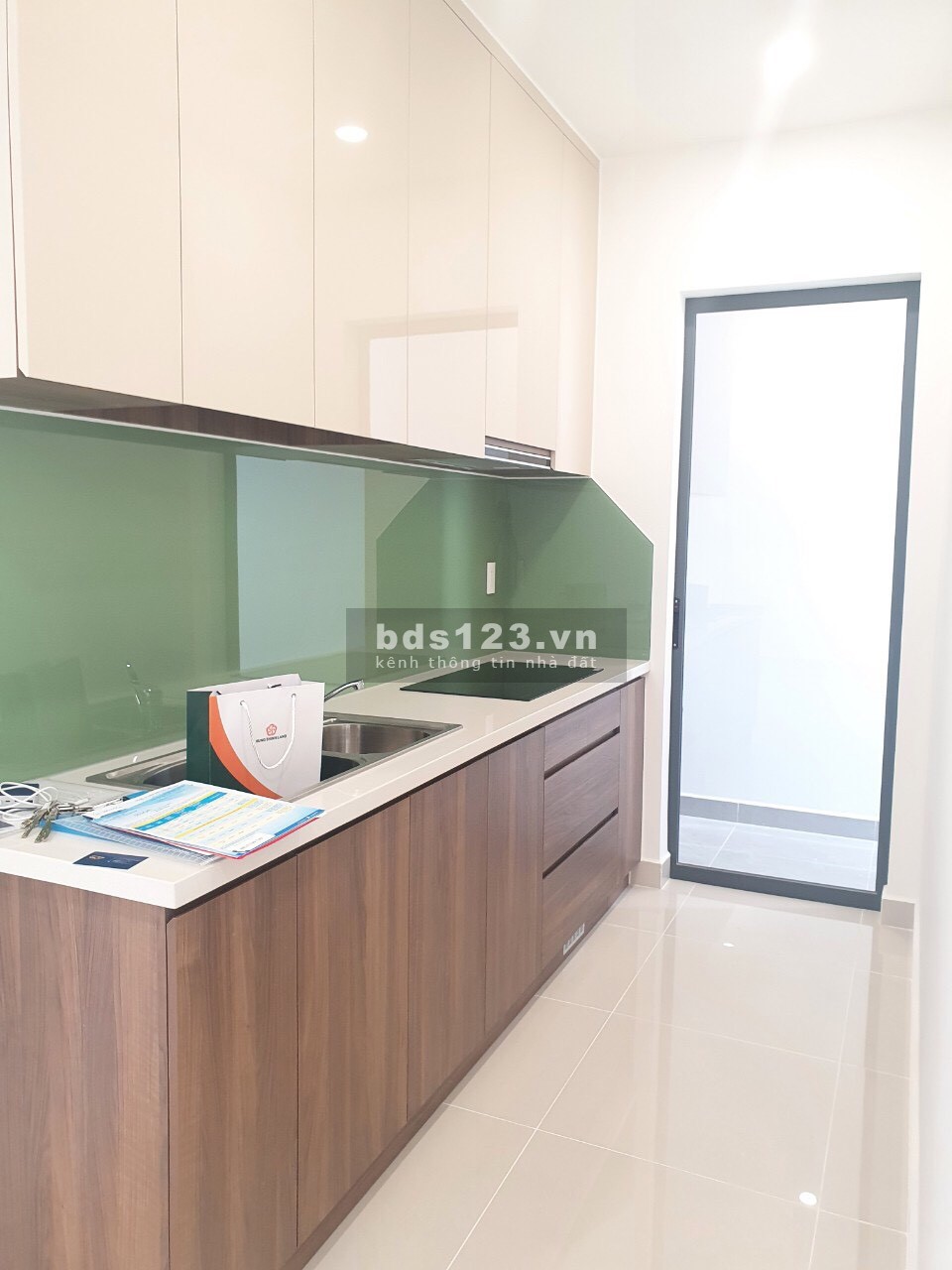 Cần bán gấp CH Rivera Park, Q10, DT: 78m2, 2PN - 2WC, 1TY980 SHR, full nội thất. LH A LÂM