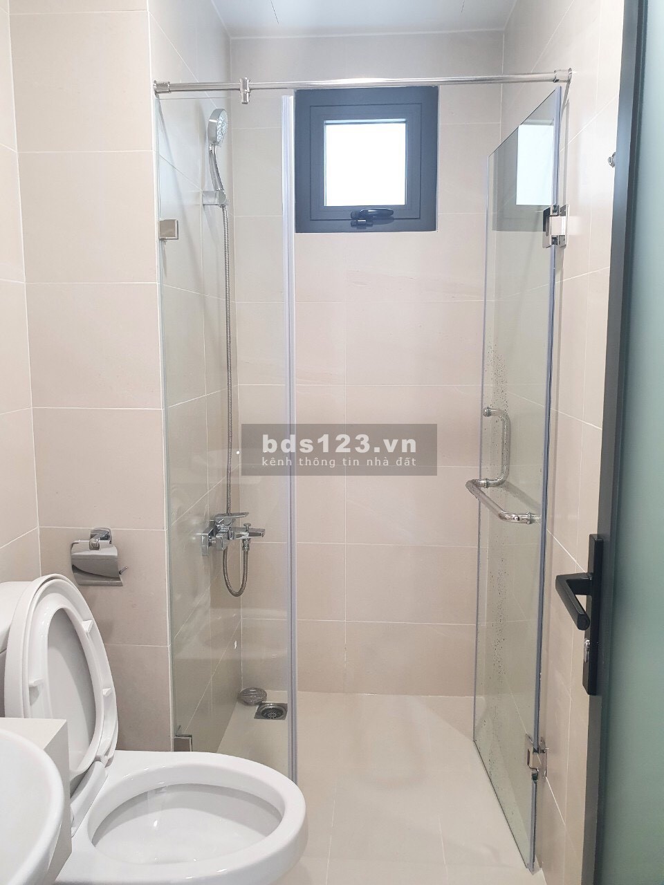 Cần bán gấp CH Rivera Park, Q10, DT: 78m2, 2PN - 2WC, 1TY980 SHR, full nội thất. LH A LÂM