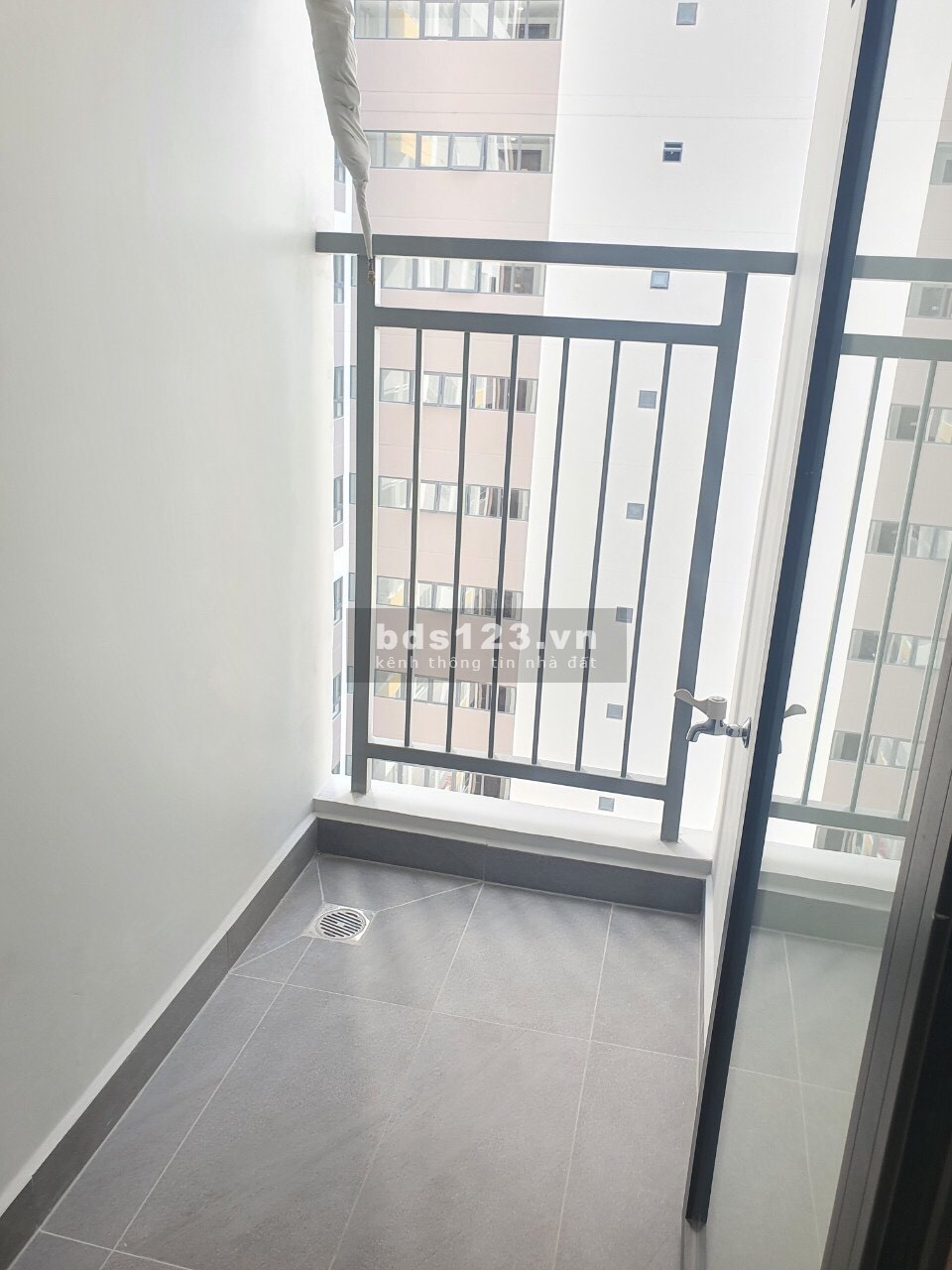 Cần bán gấp CH Rivera Park, Q10, DT: 78m2, 2PN - 2WC, 1TY980 SHR, full nội thất. LH A LÂM