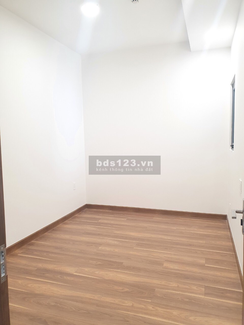 Cần bán gấp CH Rivera Park, Q10, DT: 78m2, 2PN - 2WC, 1TY980 SHR, full nội thất. LH A LÂM