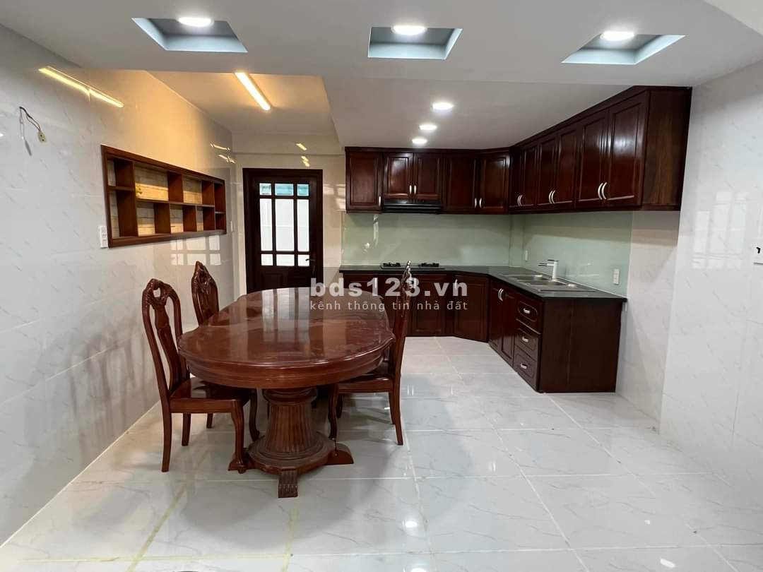 Bán nhà tặng kèm nội thất, hẻm xe hơi 4m, Huỳnh Tấn Phát, Q7