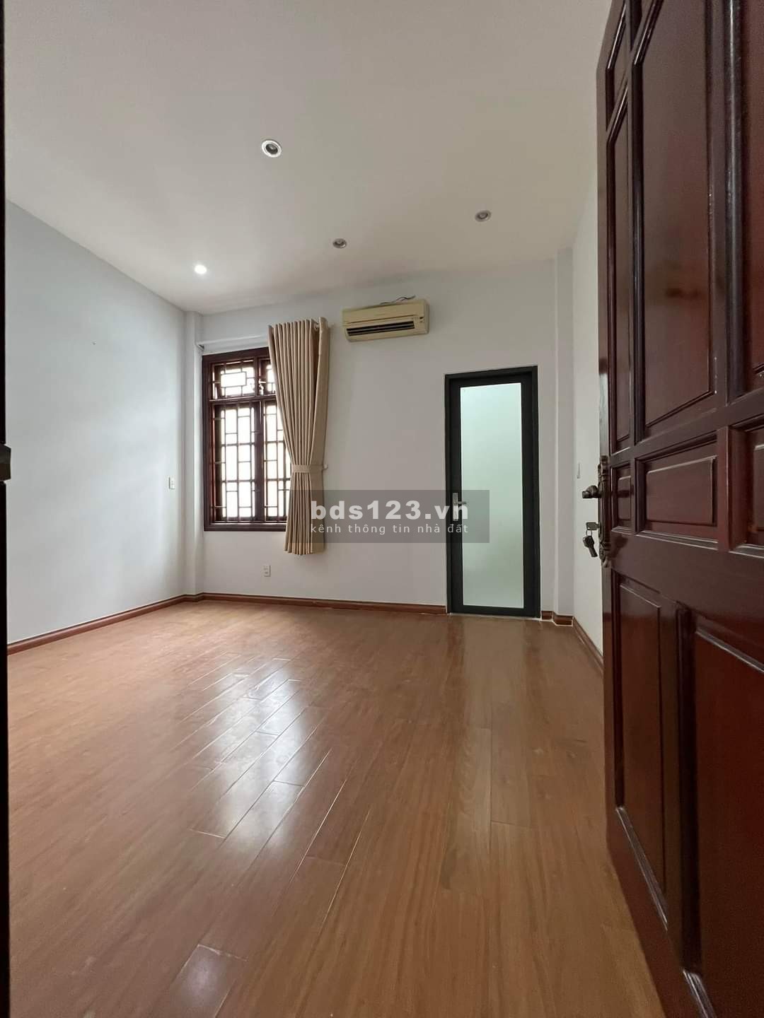 Bán nhà tặng kèm nội thất, hẻm xe hơi 4m, Huỳnh Tấn Phát, Q7