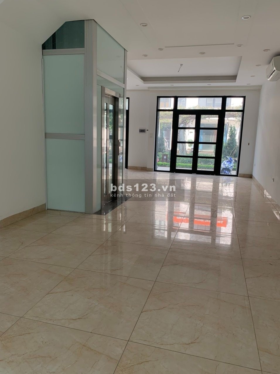 Cho thuê liền kề Vinhomes Gardenia Hàm Nghi, DT 95m2 *5T thông sàn, thang máy giá 50 triệu