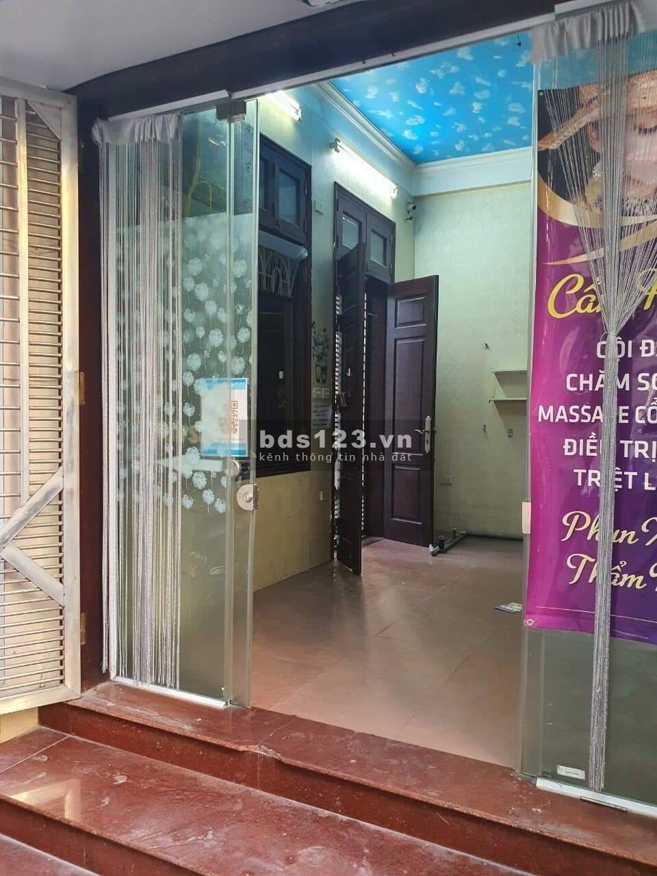 Cho thuê T1, mặt phố Hoàng Quốc Việt, Cầu Giấy, 40m2, Mt 8, Giá: 9 Tr/Th. (Có TL)