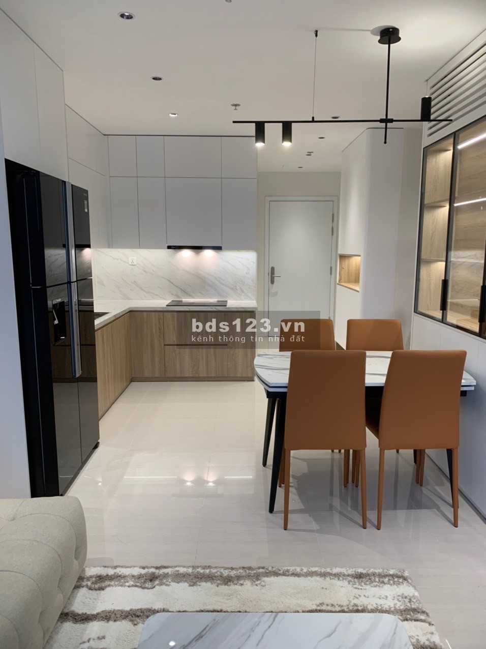 Cho thuê căn hộ 2N2VS góc 70m2 full đồ nội thất cao cấp cực đẹp giá vinhomes gia lâm