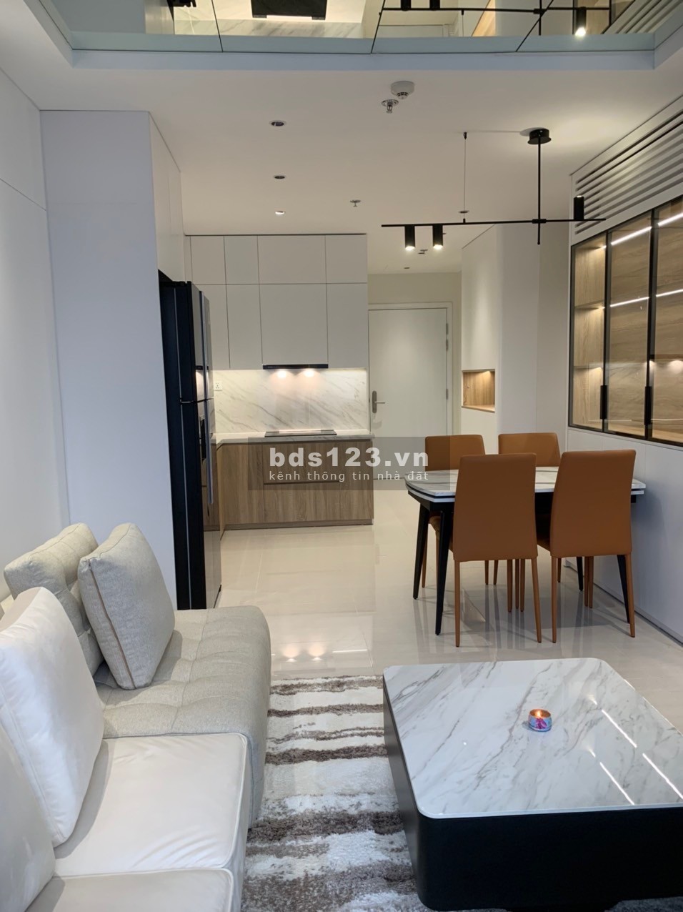 Cho thuê căn hộ 2N2VS góc 70m2 full đồ nội thất cao cấp cực đẹp giá vinhomes gia lâm
