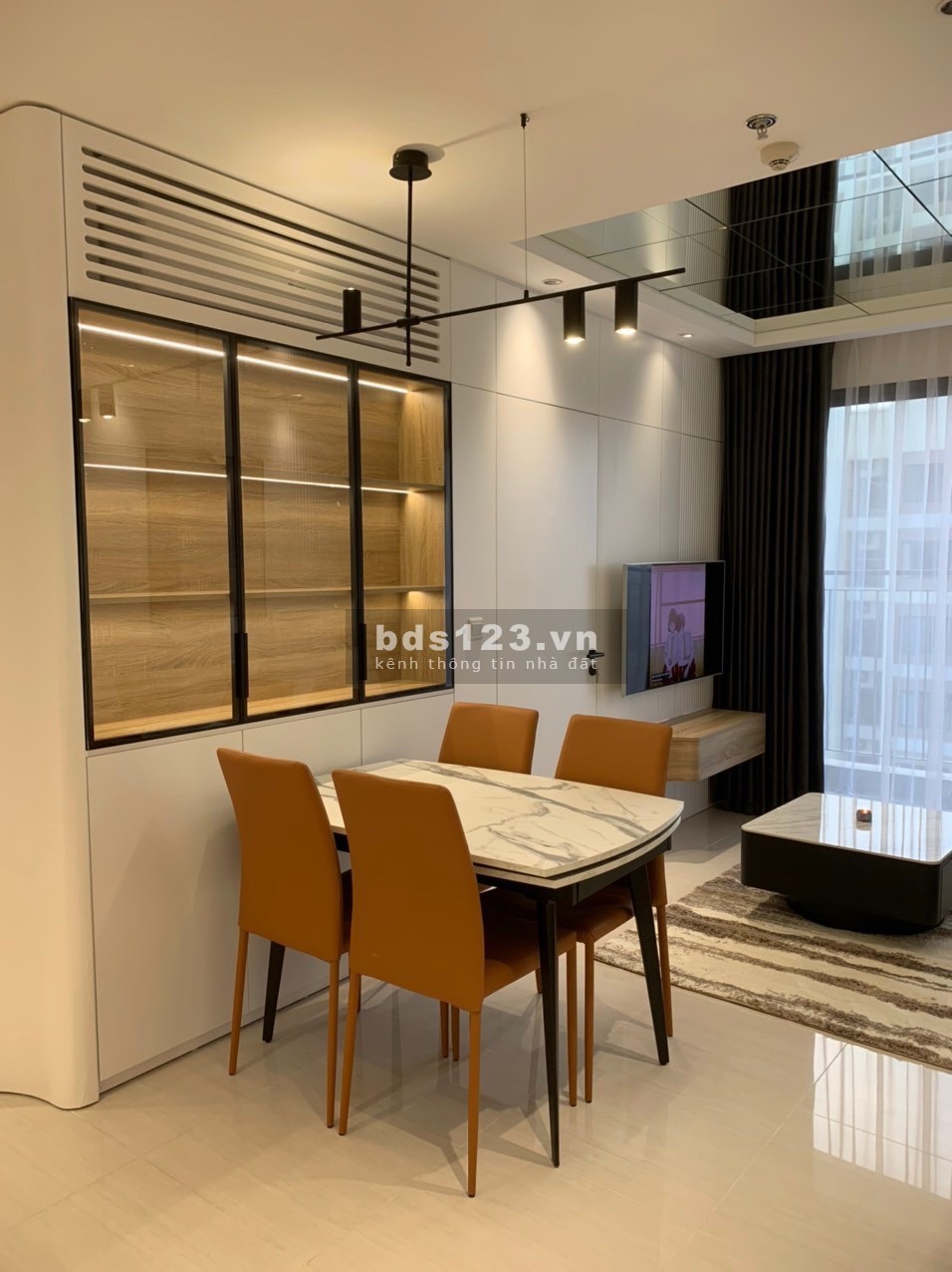 Cho thuê căn hộ 2N2VS góc 70m2 full đồ nội thất cao cấp cực đẹp giá vinhomes gia lâm
