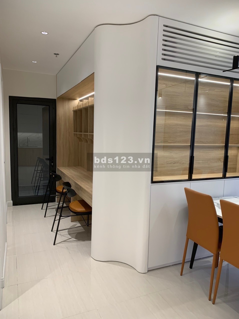 Cho thuê căn hộ 2N2VS góc 70m2 full đồ nội thất cao cấp cực đẹp giá vinhomes gia lâm