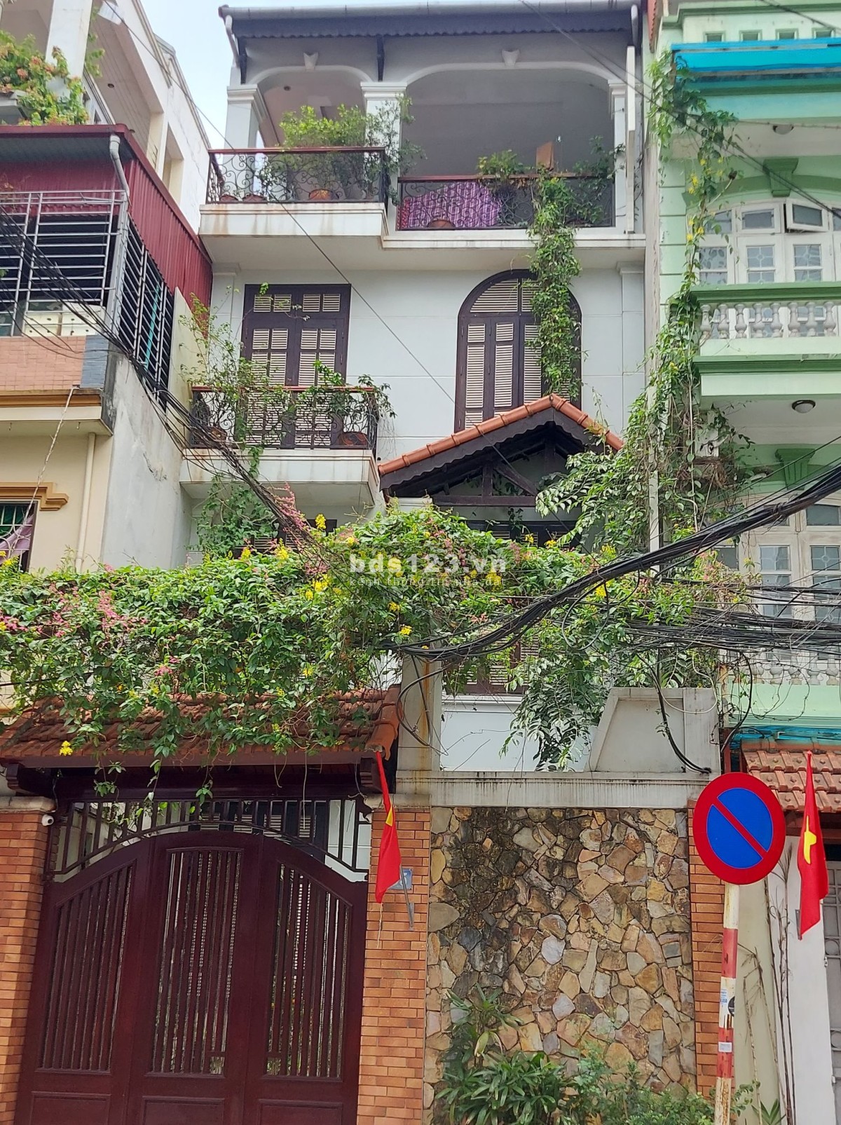 Bán nhà đường Võ Chí Công. Dt 91m, 4T, Mt 4,8m, 17,7ty. Giá tốt, Ô tô vào nhà, KDoanh Vp, Trụ sở Cty