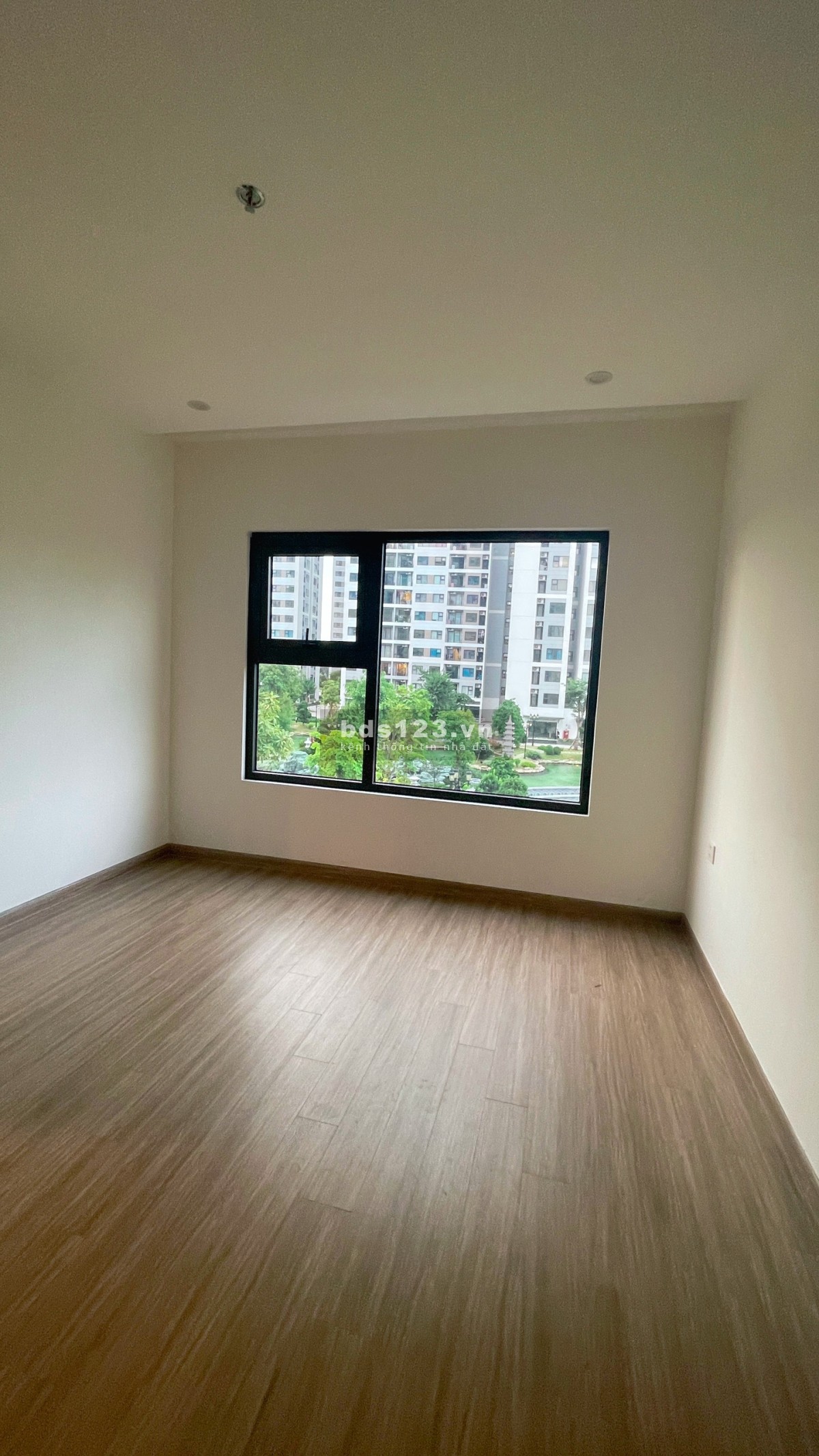 Cho thuê căn 3PN view hồ bơi, cá koi Vinhomes Quận 9 chỉ 6,5 triệu