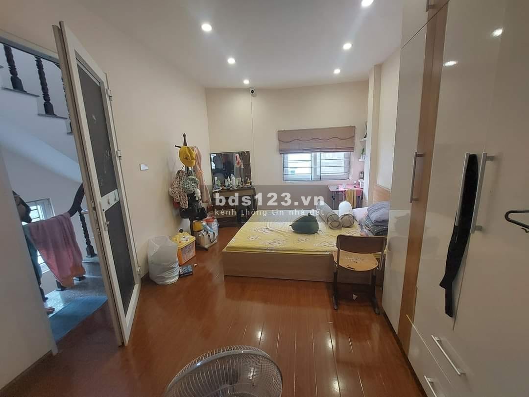 Lô góc, oto tránh, ngõ thông kinh doanh sầm uất - Dịch Vọng Hậu, 2 mặt view thoáng vĩnh viễn