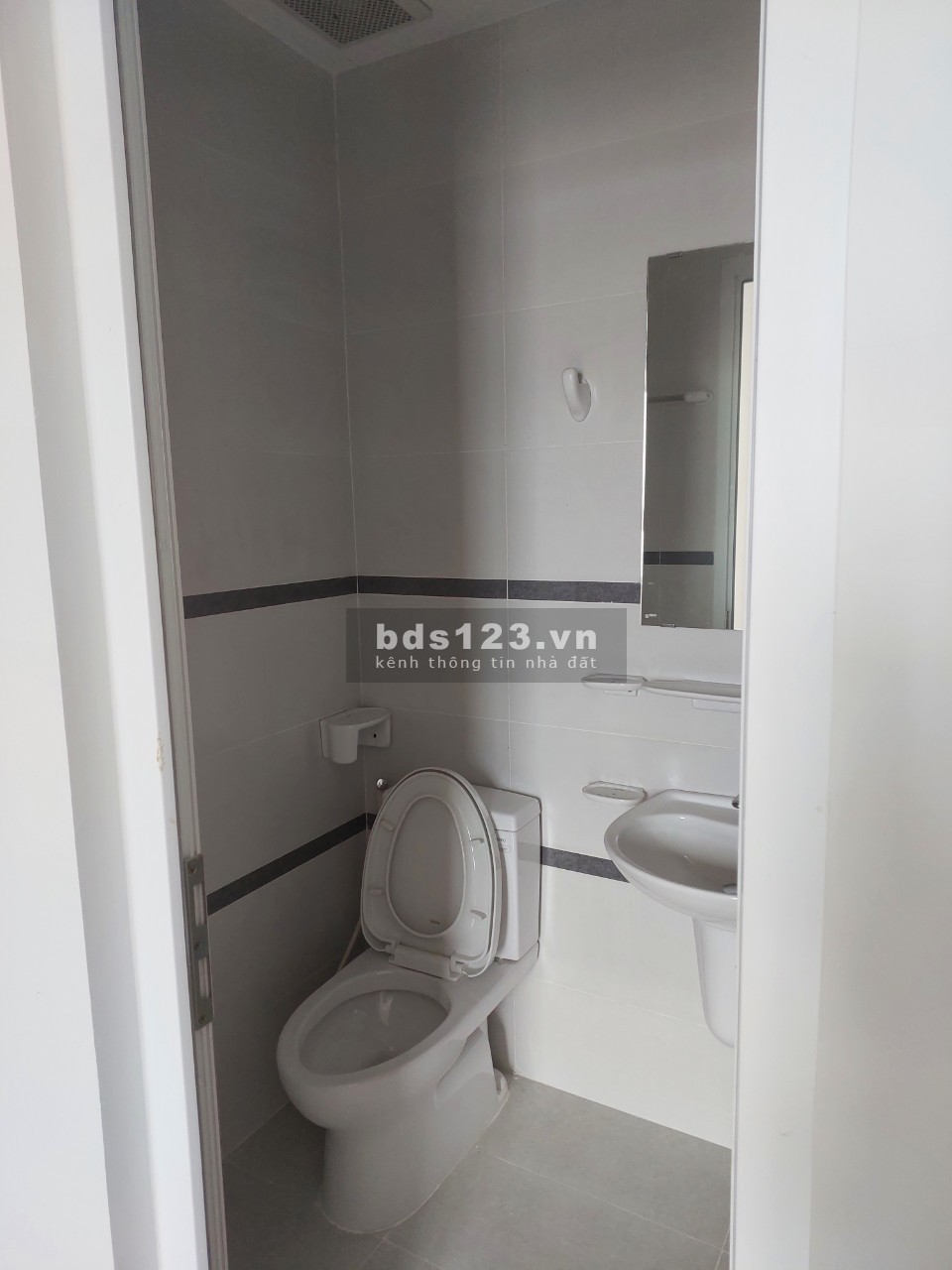 Cần cho thuê căn hộ chung cư Felisa Riverside, 99E Bến Bình Đông