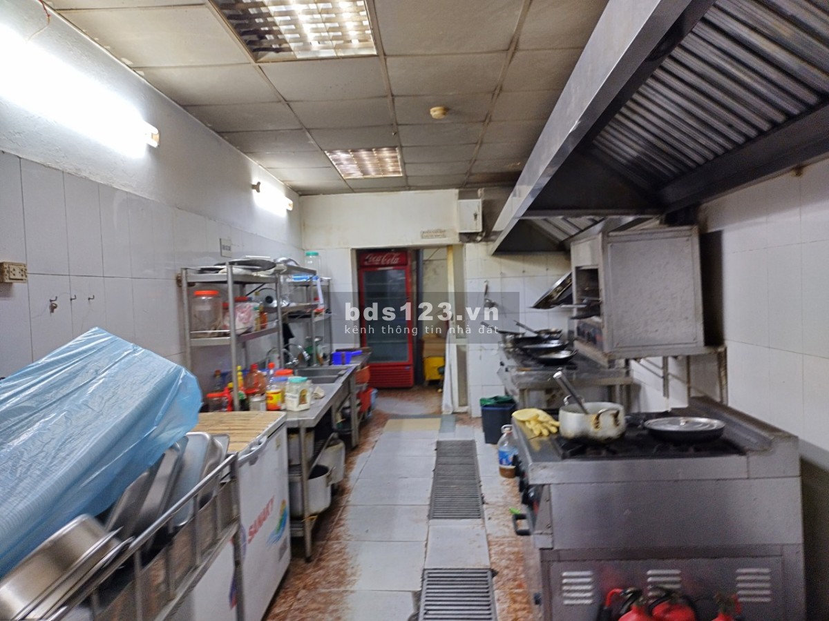 Mặt bằng 175m2 sẵn gian bếp. Kinh doanh mọi mô hình, nhà hàng. Tôn Đức Thắng