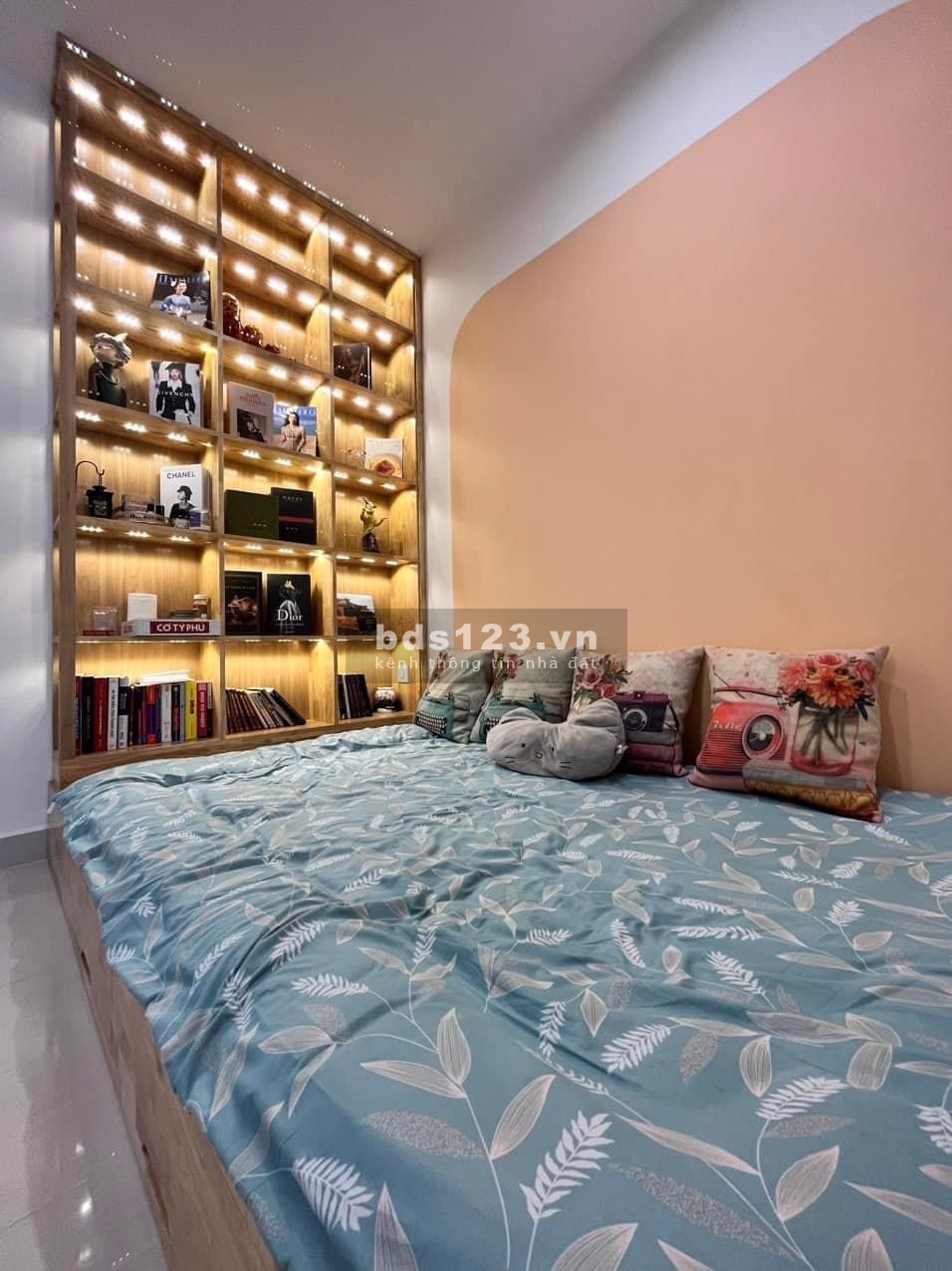 Bán gấp căn góc 3 pn 2 wc, full nội thất, tầng trung chỉ 2.5 tỷ tại Vinhomes Ocean Park 081 260 2680