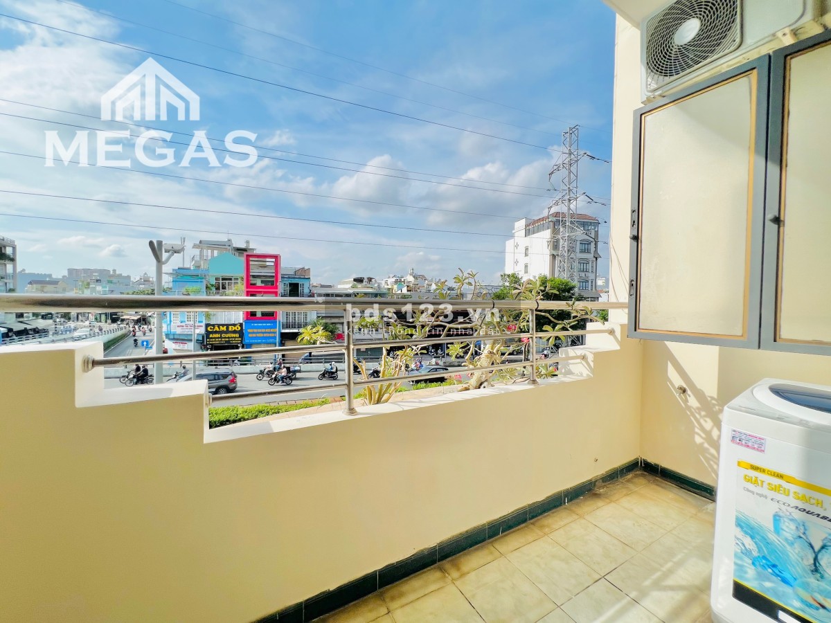 Căn hộ cho thuê full nội thất ngay cầu vượt - bancol rộng rãi, máy giặt riêng