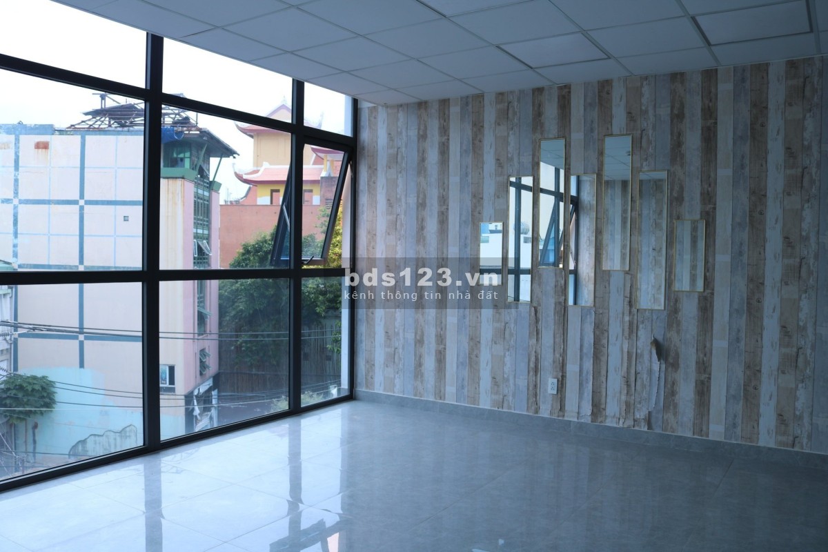 Chính chủ cho thuê văn phòng quận Phú Nhuận giá rẻ 45 triệu cho 3 lầu